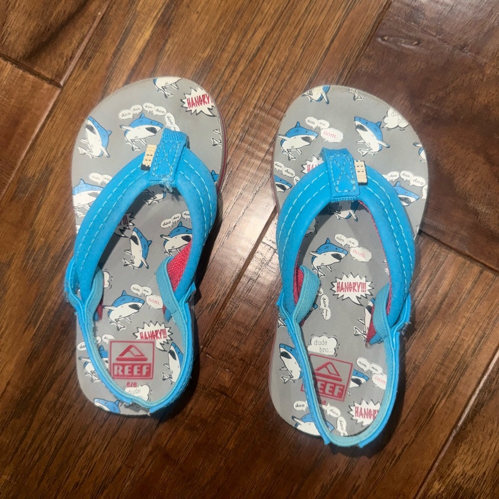 Reef Shark Flip Flops - size 5/6